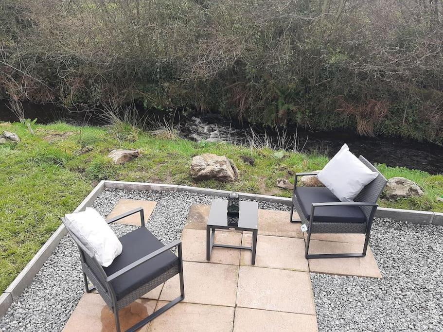 Anglesey New Modern Shepherds Hut With Spa Hot Tub Gwalchmai エクステリア 写真